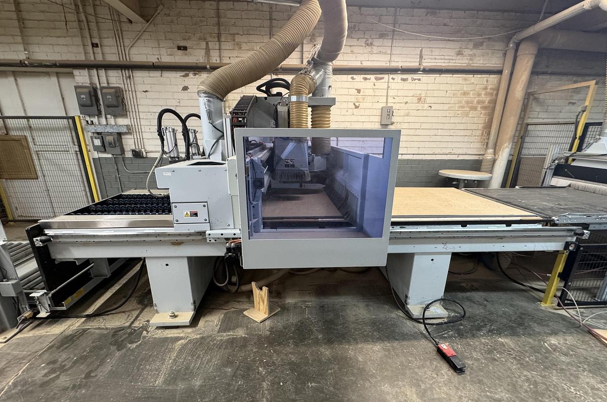 Used WEEKE VANTECH 480, 4' x 8' CNC ROUTER WITN PANEL MATERIAL HANDLING & INTEGRATED DUST COLLECTION SYSTEM