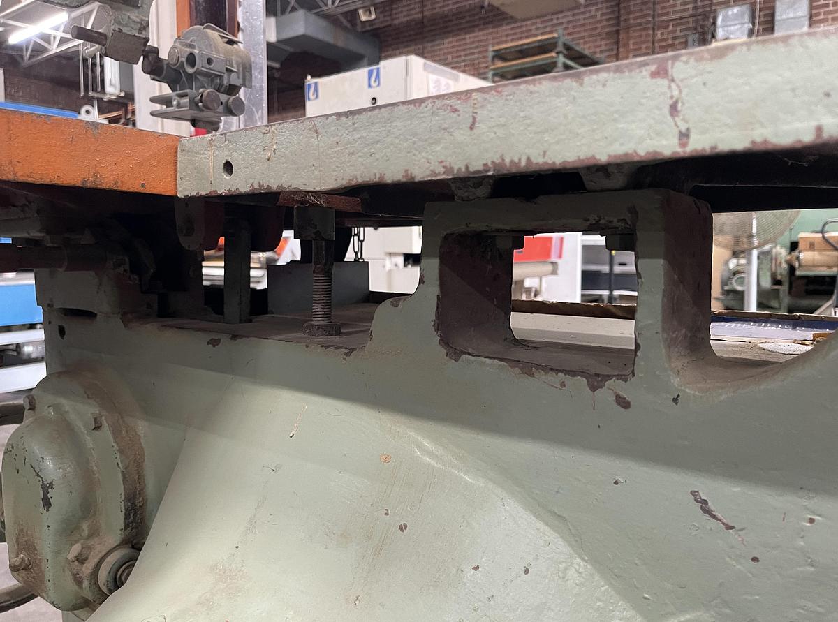 Used OLIVER 117-D, 30" BANDSAW