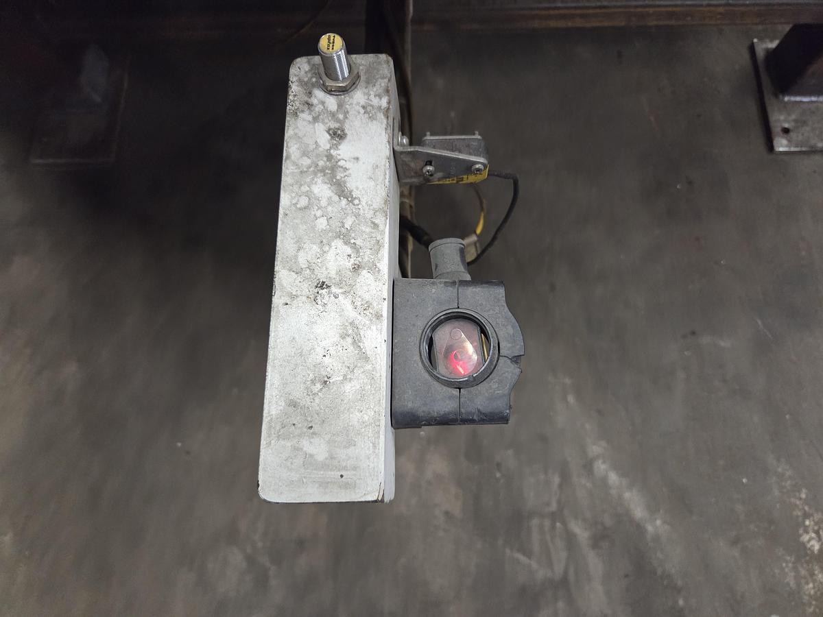Used TURN-TABLE WITH POWER ROLLER CONVEYOR