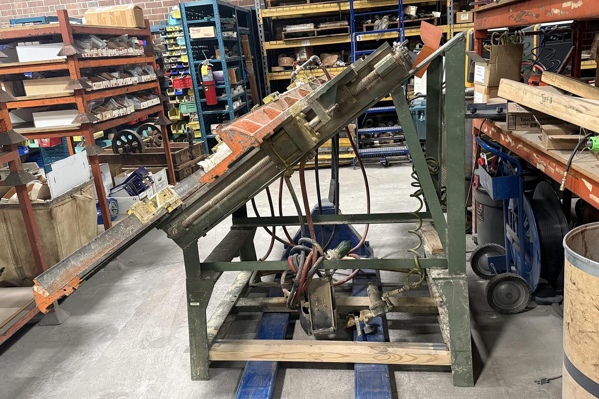 Used LANCASTER 2-WAY INCLINED ASSEMBLY CLAMP