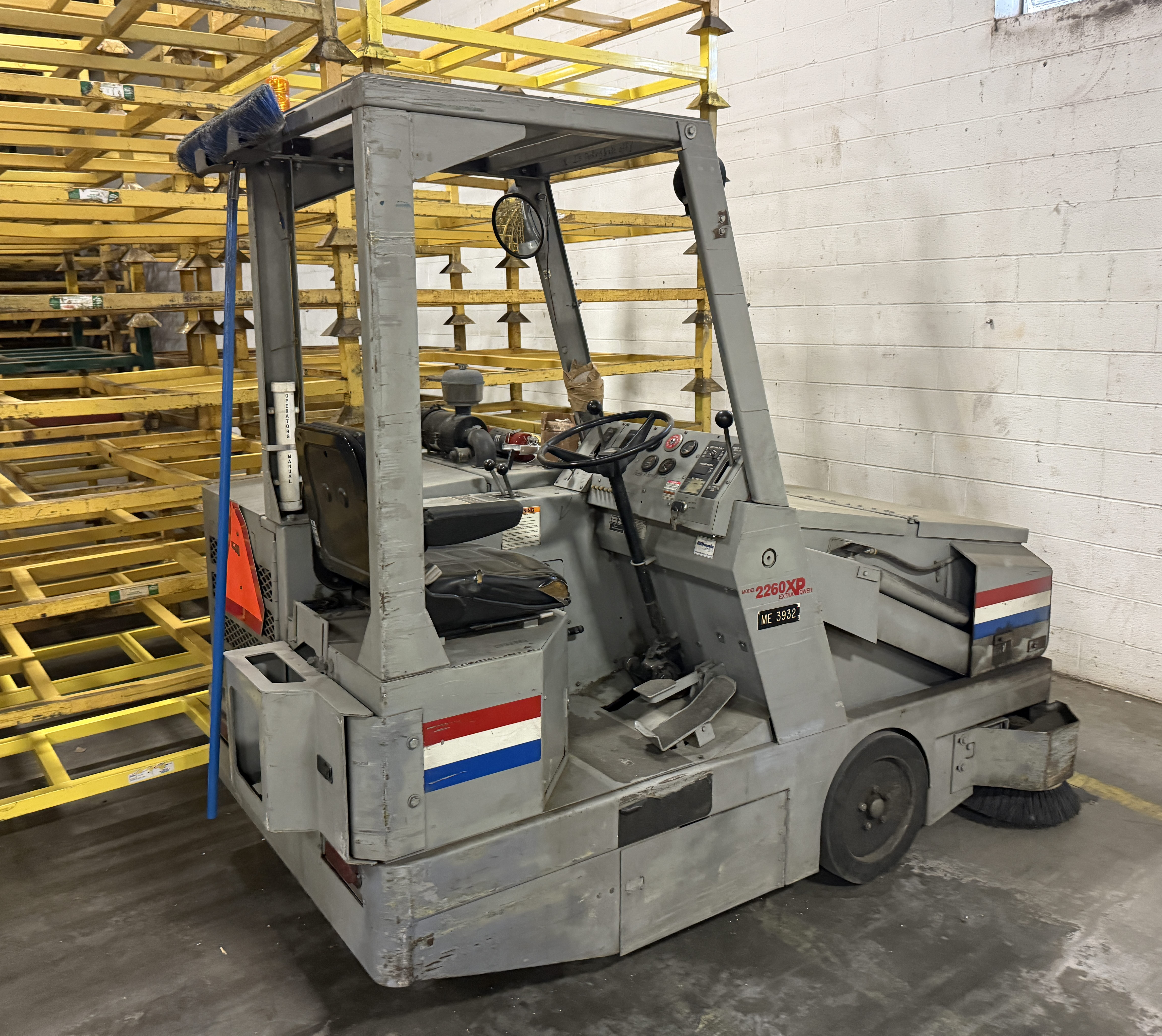 Used CLARKE AMERICAN-LINCOLN 578-532, 2260XP RIDING PROPANE SWEEPER