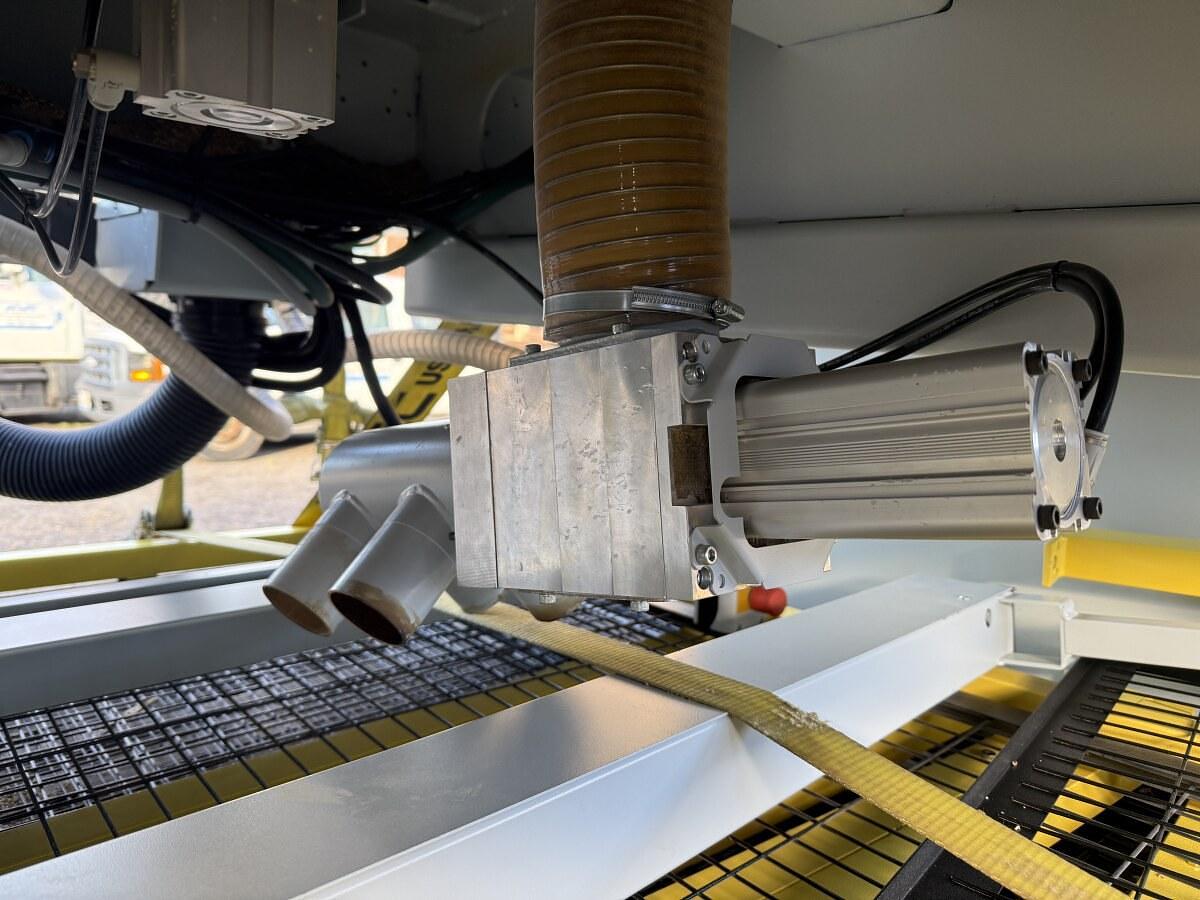 Used WEEKE VANTECH 480, 4' x 8' CNC ROUTER WITN PANEL MATERIAL HANDLING & INTEGRATED DUST COLLECTION SYSTEM