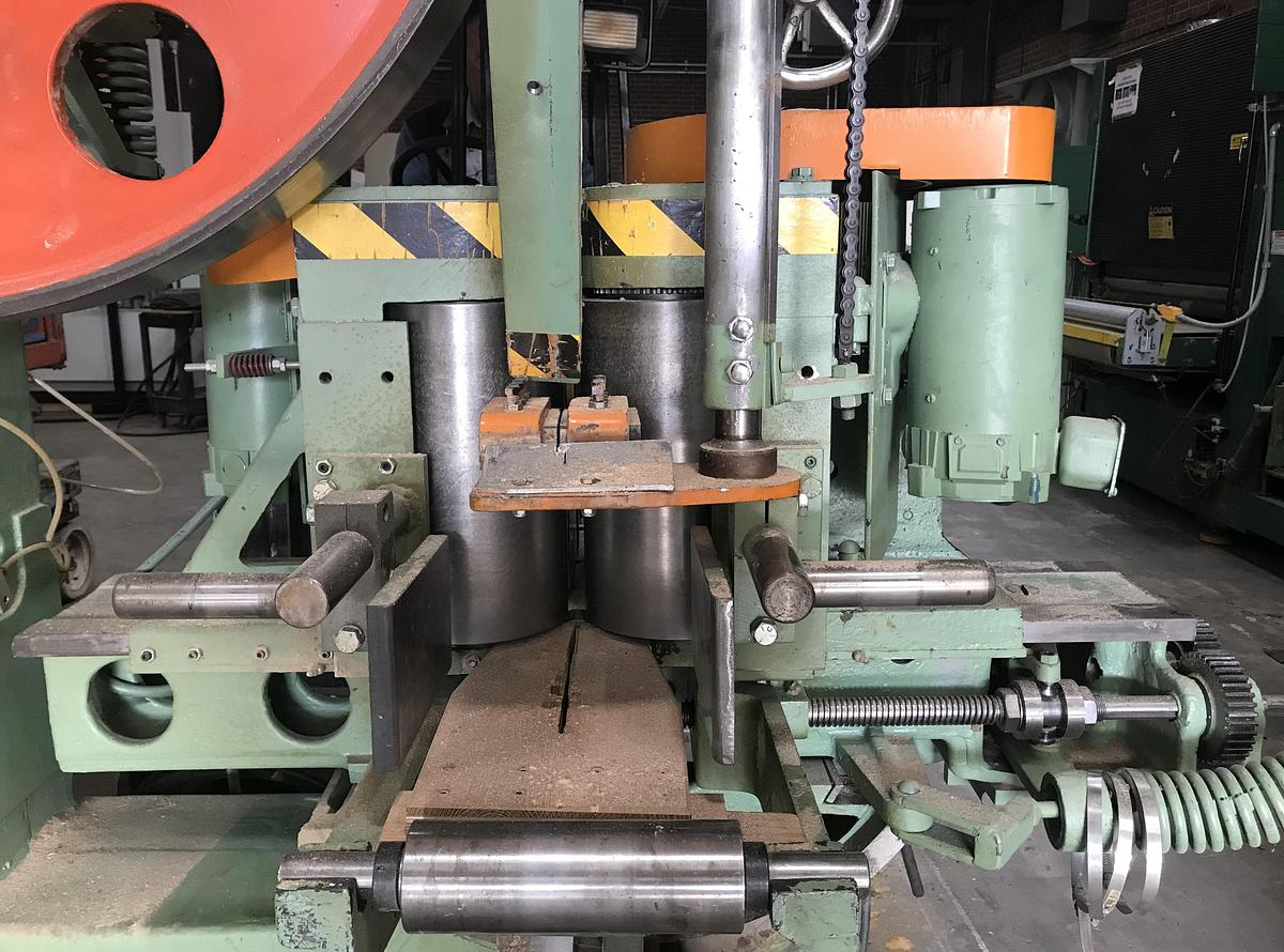 Used TURNER E-42, 42" VERTICAL RESAW