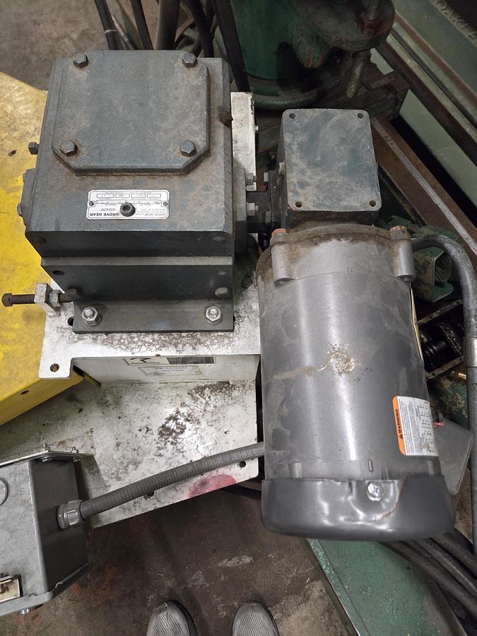 Used TURN-TABLE WITH POWER ROLLER CONVEYOR