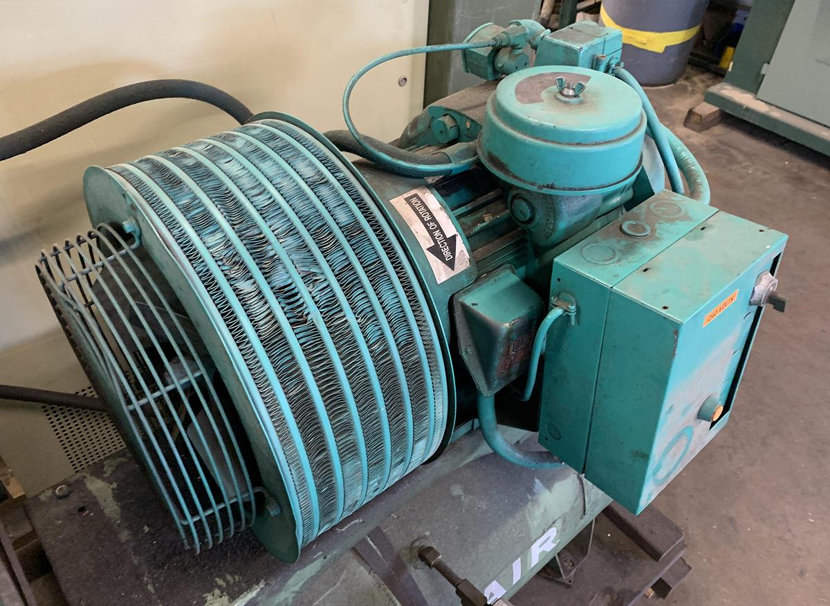 Used SULLAIR 20 HP SCREW-TYPE AIR-COMPRESSOR WITH CHAMPION AIR-DRYER