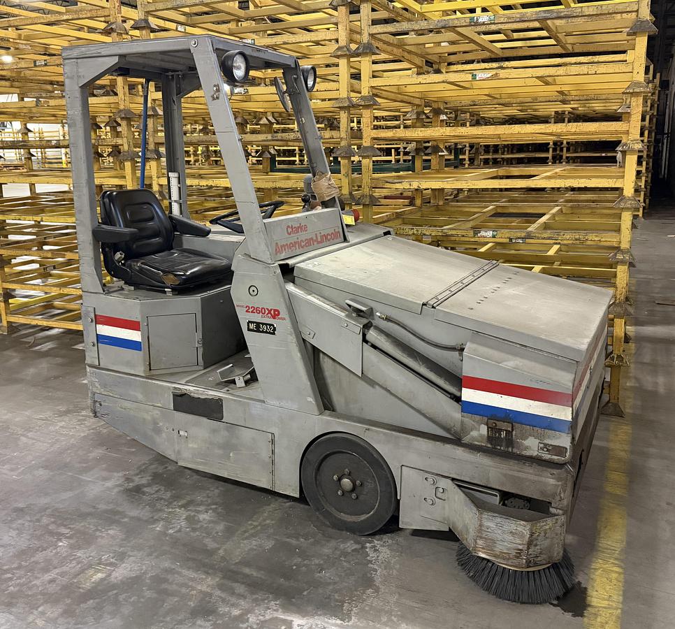 Used CLARKE AMERICAN-LINCOLN 578-532, 2260XP RIDING PROPANE SWEEPER