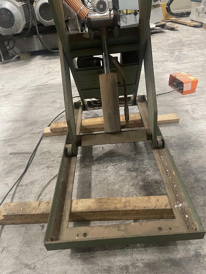 Used LEE ENGINEERING 2' x 4' ~3,000 LB. SCISSOR-LIFT