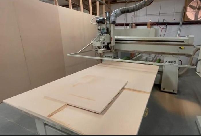 Used KOMO VR-508 MACH ONE 5′ x 8′ MOVING TABLE 3-AXIS CNC ROUTER