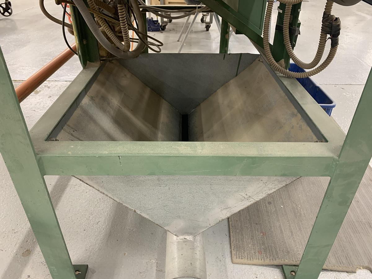 Used NICHOLS SEMI-AUTOMATIC CLEAT TRIM AND BORE MACHINE