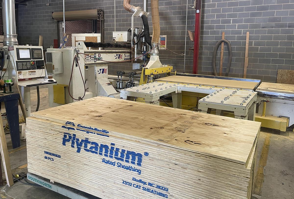 Used NORTHWOOD IH48, 4' x 8' ROLLER HOLD-DOWN 3-AXIS CNC ROUTER WITH MATERIAL HANDLING