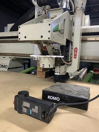 Used KOMO VR-508 MACH ONE 5′ x 8′ MOVING TABLE 3-AXIS CNC ROUTER