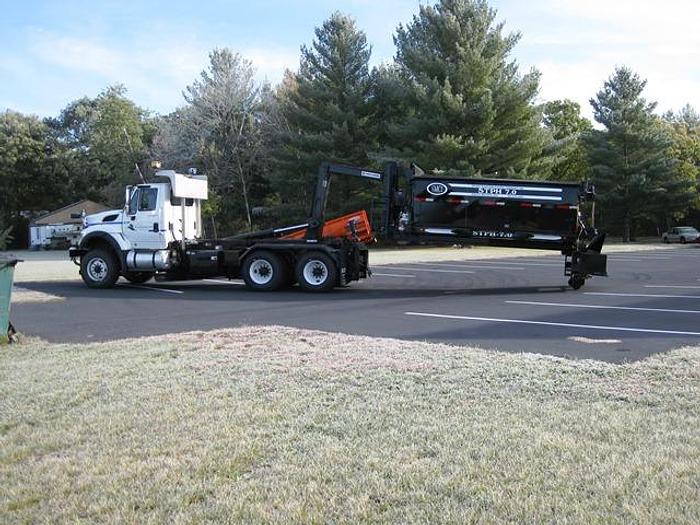 STPH Hook Mounted Patch Truck – Oil Jacketed, Auger Discharge