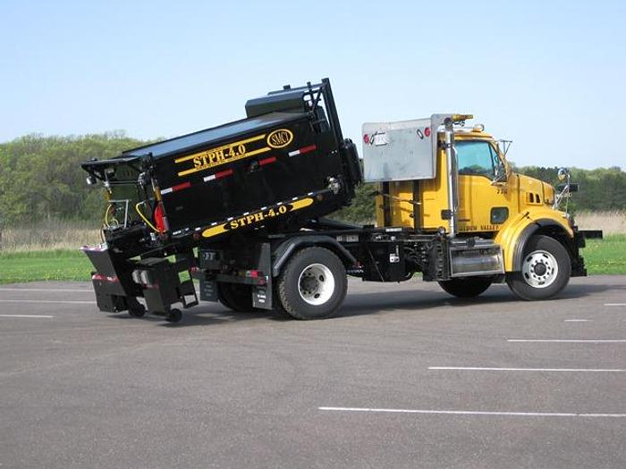 STPH Hook Mounted Patch Truck – Oil Jacketed, Auger Discharge