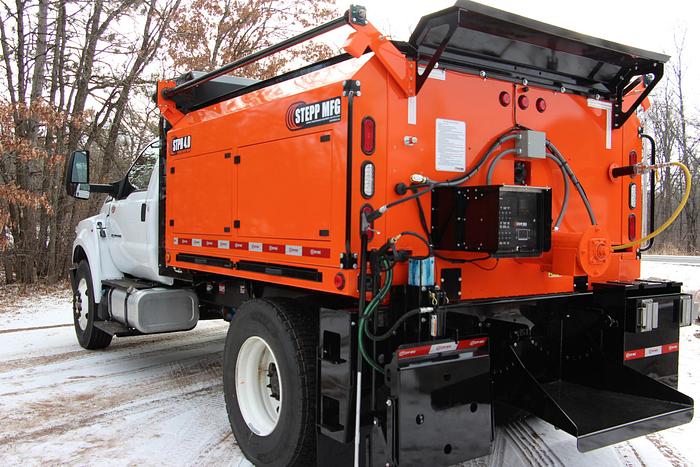 STPH Chassis Mounted Patch Truck – Oil Jacketed, Auger Delivery