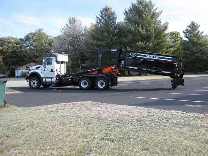 STPH Hook Mounted Patch Truck – Oil Jacketed, Auger Discharge