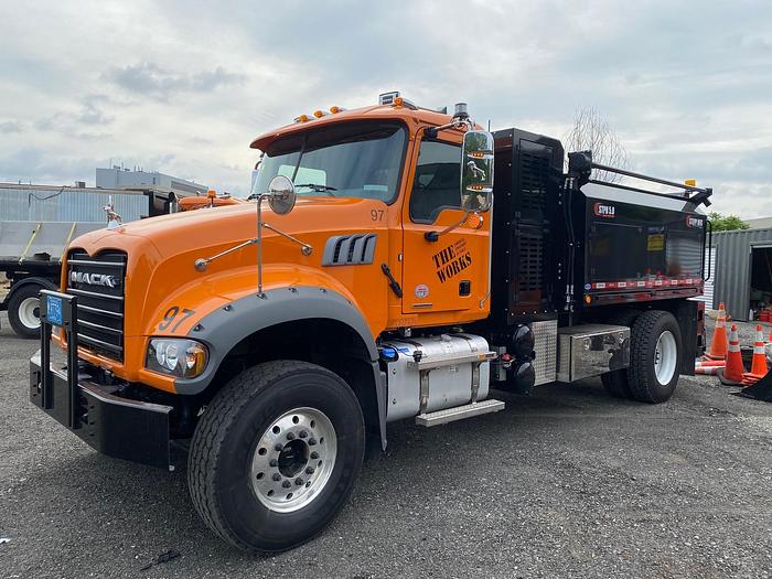 STPH Chassis Mounted Patch Truck – Oil Jacketed, Auger Delivery