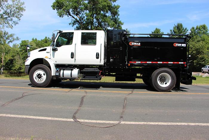 STPH Chassis Mounted Patch Truck – Oil Jacketed, Auger Delivery