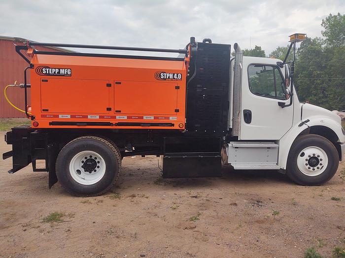 STPH Chassis Mounted Patch Truck – Oil Jacketed, Auger Delivery