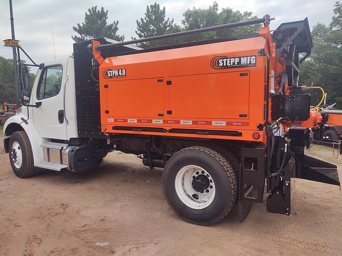 STPH Chassis Mounted Patch Truck – Oil Jacketed, Auger Delivery