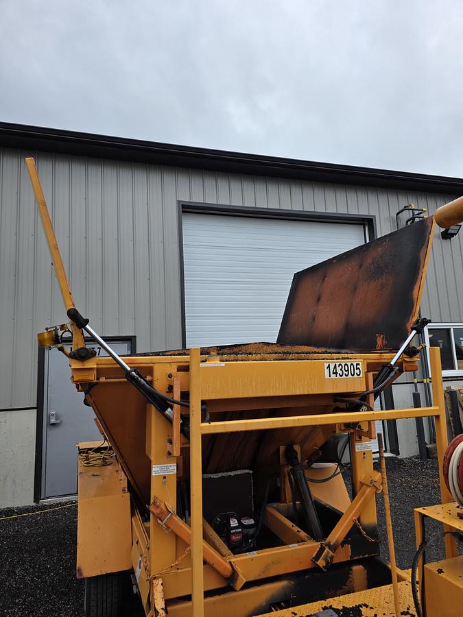 Used 2015 Spaulding Mfg 4 Ton Asphalt Hotbox