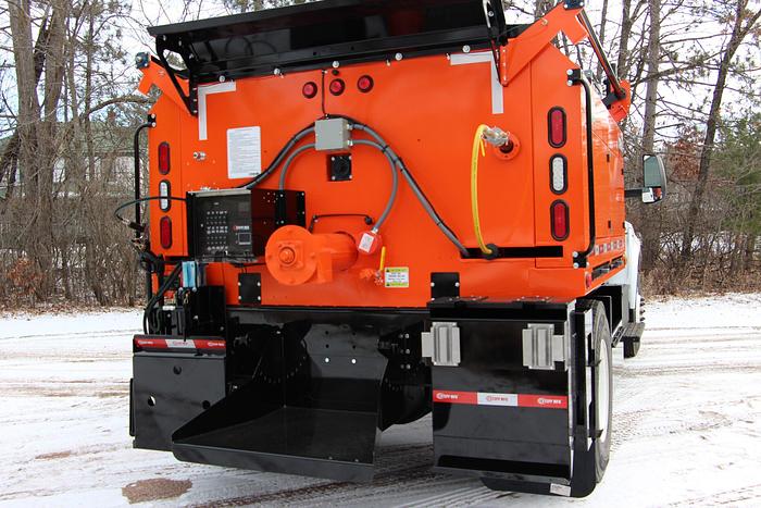 STPH Chassis Mounted Patch Truck – Oil Jacketed, Auger Delivery