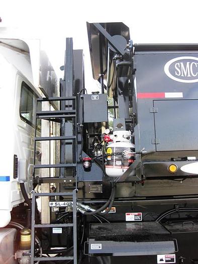 STPH Hook Mounted Patch Truck – Oil Jacketed, Auger Discharge