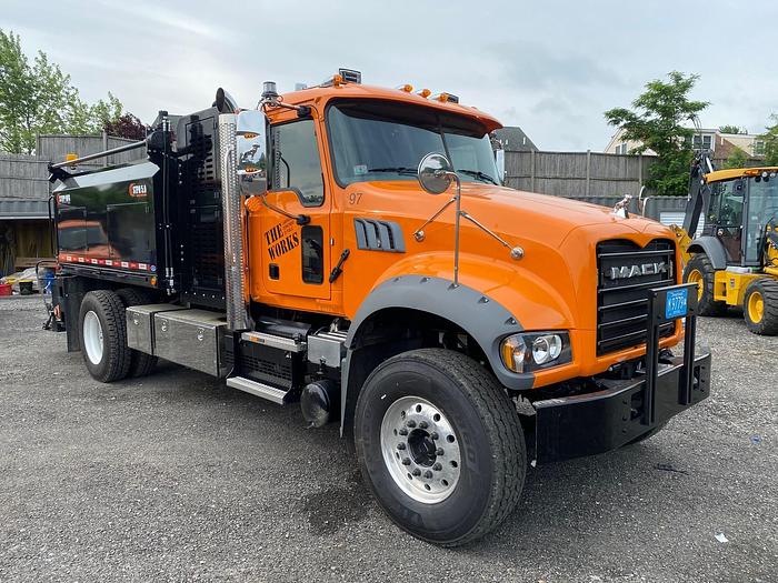 STPH Chassis Mounted Patch Truck – Oil Jacketed, Auger Delivery