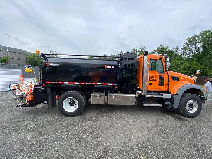 STPH Chassis Mounted Patch Truck – Oil Jacketed, Auger Delivery