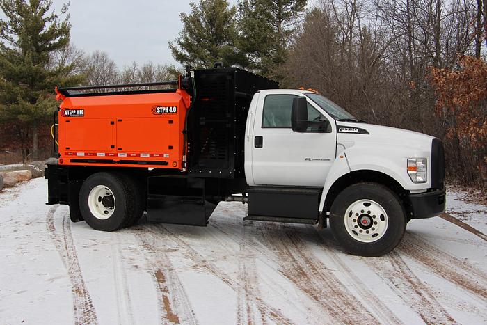 STPH Chassis Mounted Patch Truck – Oil Jacketed, Auger Delivery