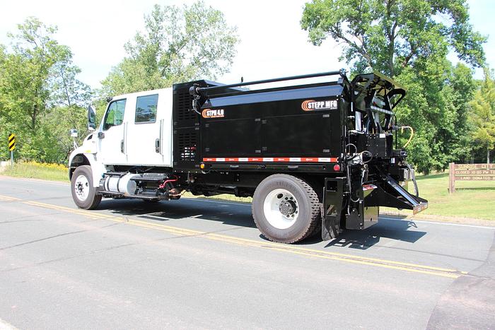 STPH Chassis Mounted Patch Truck – Oil Jacketed, Auger Delivery