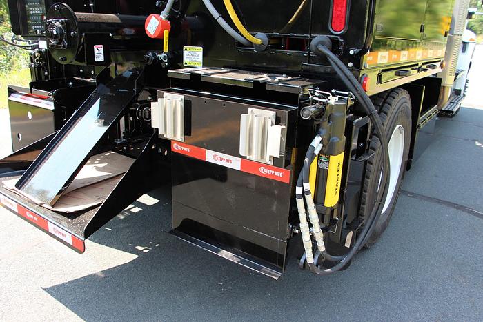 STPH Chassis Mounted Patch Truck – Oil Jacketed, Auger Delivery