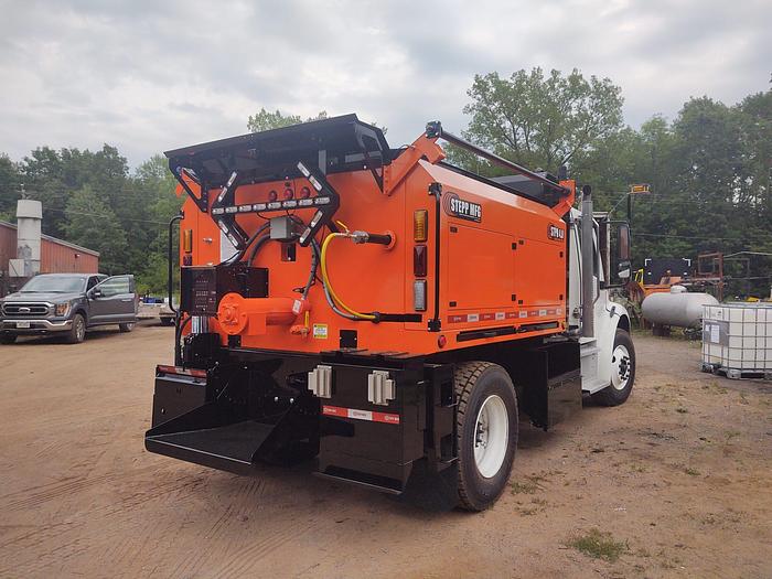 STPH Chassis Mounted Patch Truck – Oil Jacketed, Auger Delivery