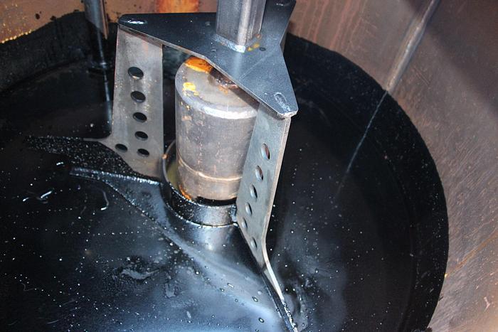 OJK-V Oil Jacketed Crack Sealer Vertical