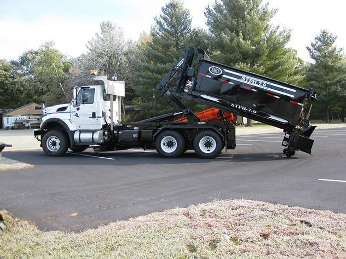 STPH Hook Mounted Patch Truck – Oil Jacketed, Auger Discharge