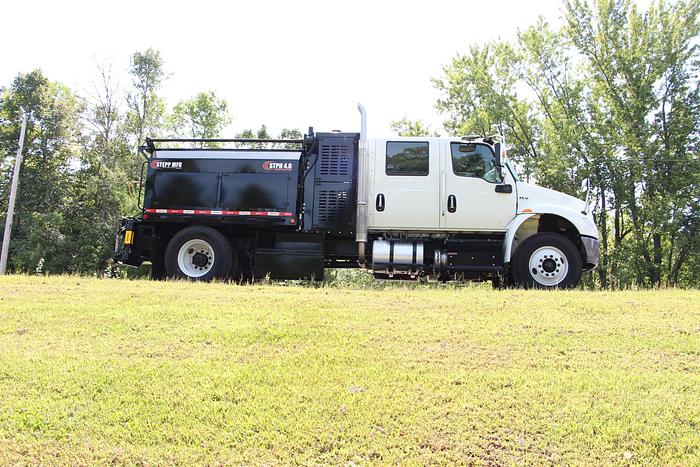 STPH Chassis Mounted Patch Truck – Oil Jacketed, Auger Delivery