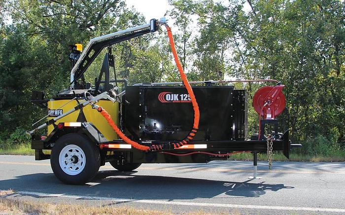 OJK-V Oil Jacketed Crack Sealer Vertical