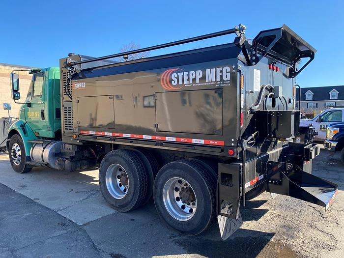 STPH Chassis Mounted Patch Truck – Oil Jacketed, Auger Delivery