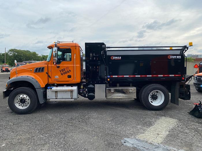 STPH Chassis Mounted Patch Truck – Oil Jacketed, Auger Delivery