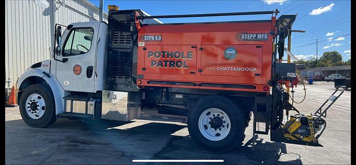 STPH Chassis Mounted Patch Truck – Oil Jacketed, Auger Delivery