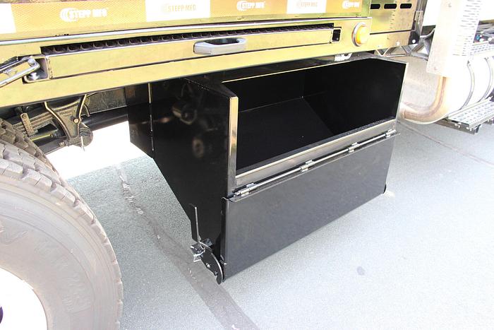 STPH Chassis Mounted Patch Truck – Oil Jacketed, Auger Delivery