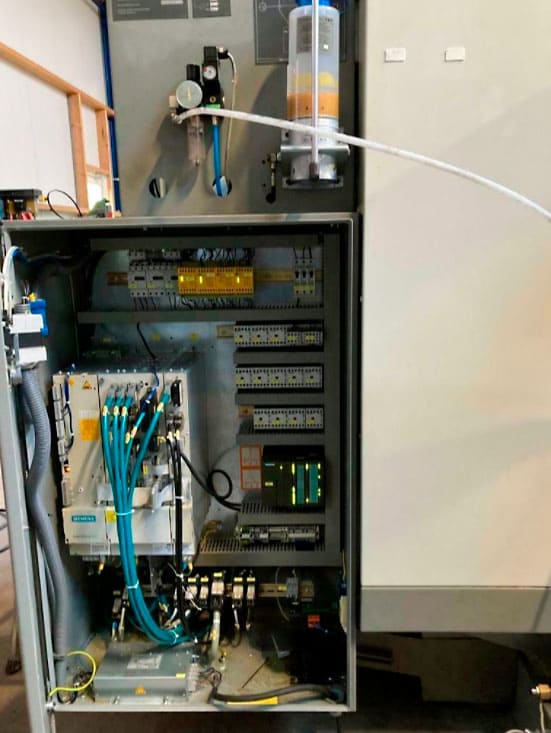 Used Deckel Maho DMU35-M - Vertical machining centre - 2001