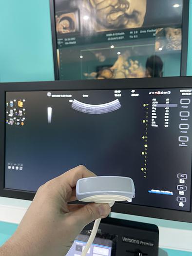 Gebraucht GE Versana Premier Ultraschallgerät mit drei Sonden