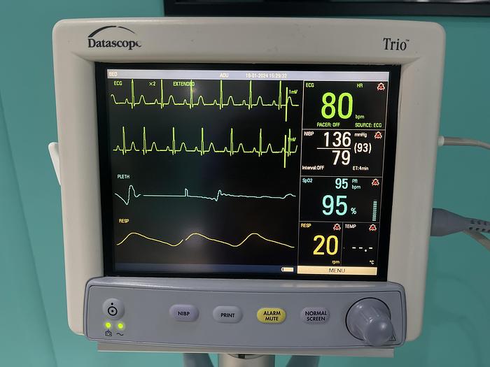 Gebraucht Datascope Trio Patientenmonitor auf Trolley