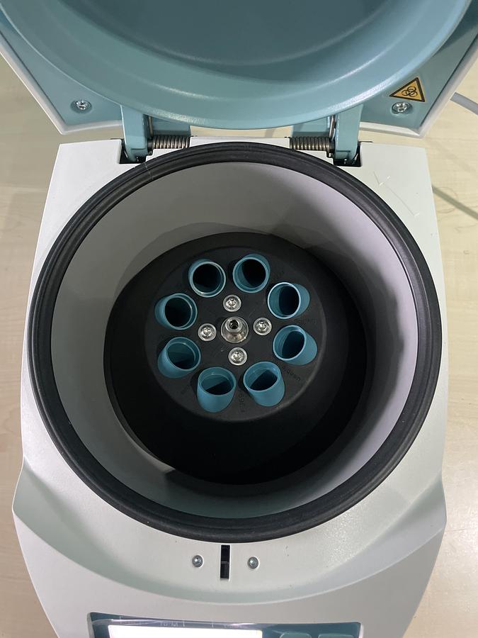 Gebraucht Hettich EBA 200 Tischzentrifuge für Blut und Urinproben