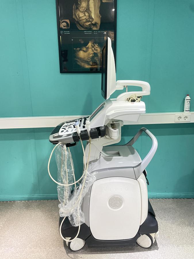 Gebraucht GE Vivid E9 Ultraschallgerät mit zwei Sonden und Drucker