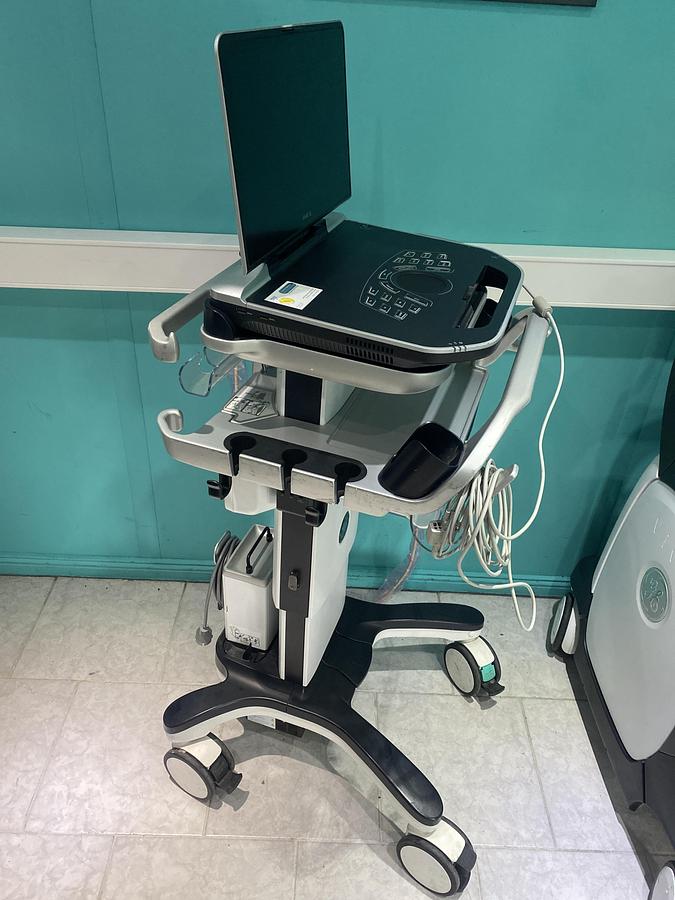 Gebraucht GE Vivid iq Ultraschallgerät mit M5Sc-RS Kardiosonde