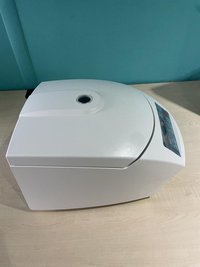 Gebraucht Hettich EBA 200 Tischzentrifuge für Blut und Urinproben