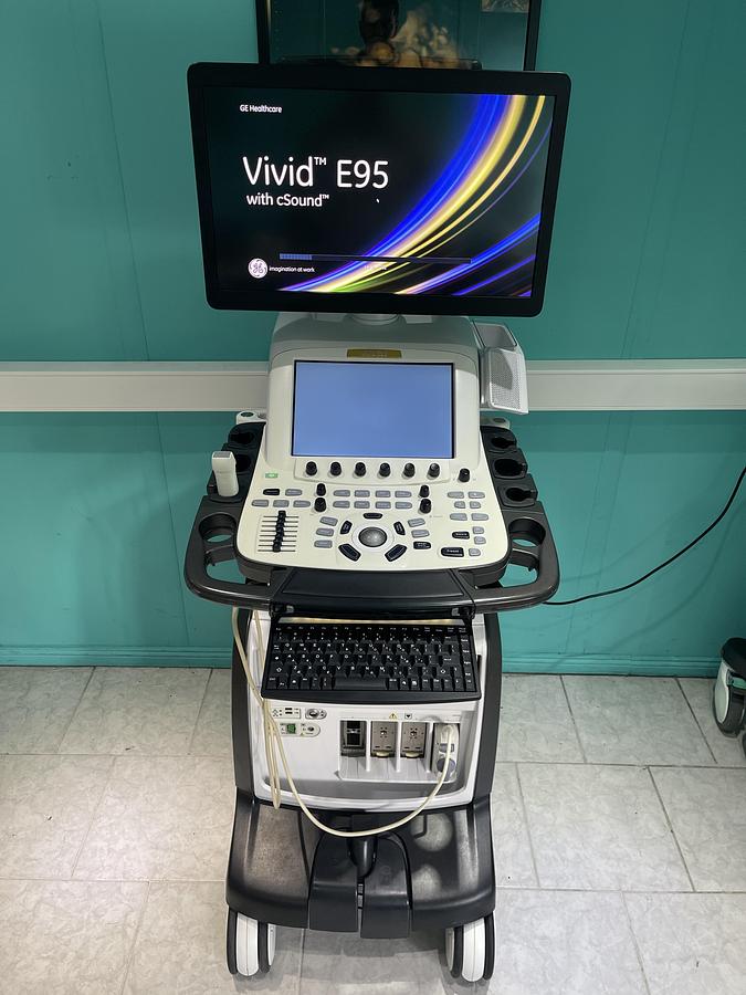 Gebraucht  GE Vivid E95 V202 Ultraschallgerät mit M5Sc-D Kardiosonde