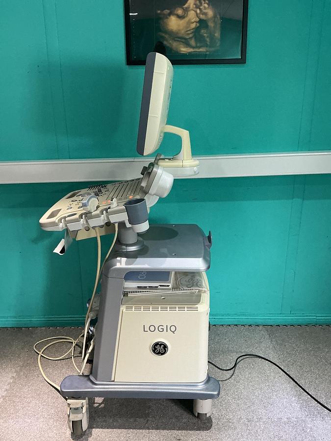 Gebraucht GE Logiq P5 Ultraschallgerät mit zwei Sonden