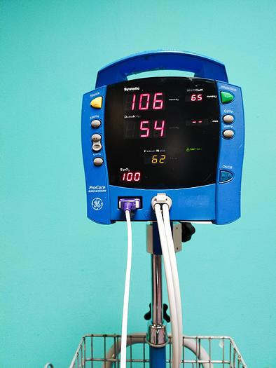 Gebraucht GE Dinamap V100 Vitalparameter-Patientenmonitor